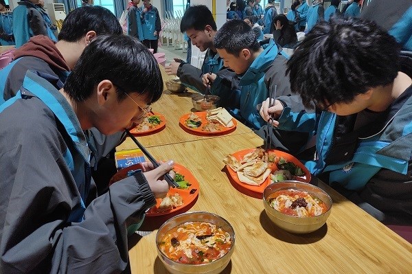 博大教育食堂环境