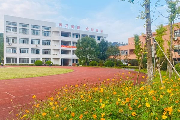 兴华教育叛逆学校环境